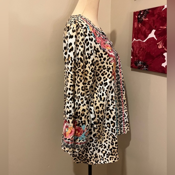SAVANNA JANE Floral Embroidered Leopard Bell Sleeve Tunic Top - Large - Picture 4 of 9